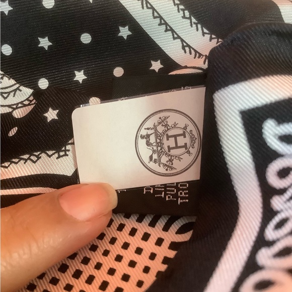 Hermès Silk Bandanna Brandebourghs NWT - Picture 5 of 7